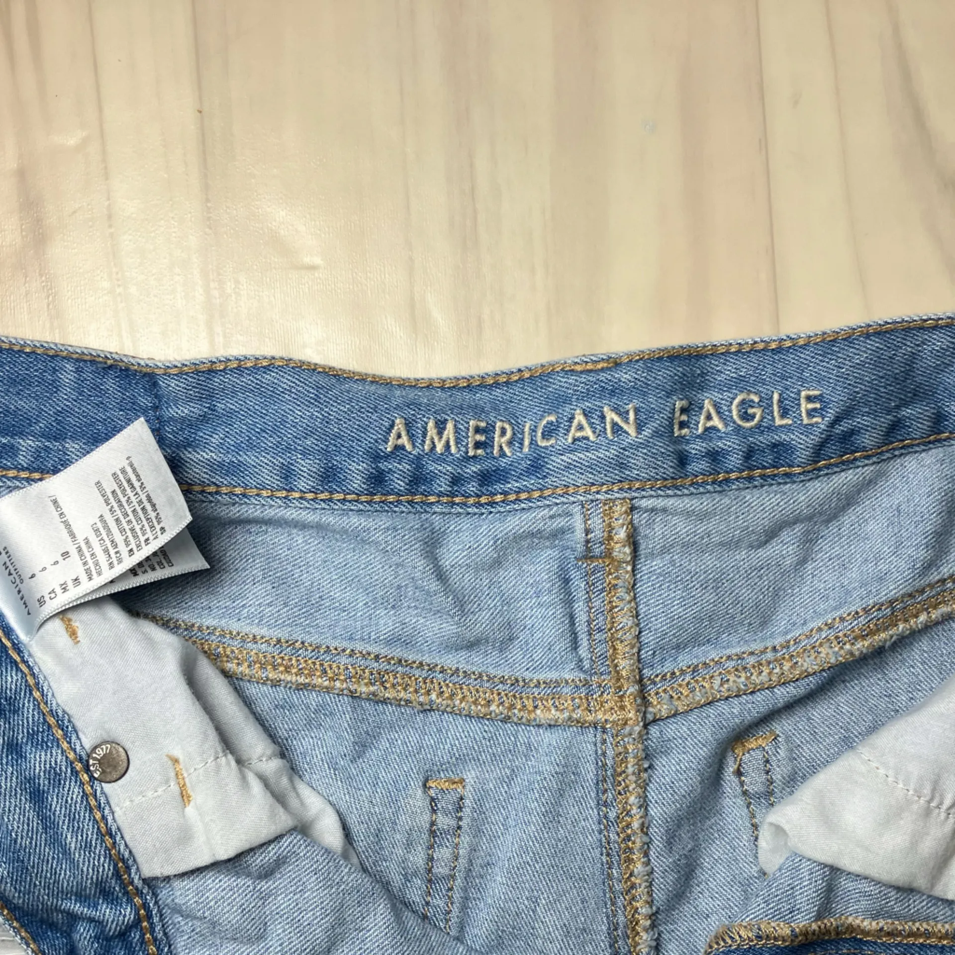 Americans Eagle Women’s Demin Mom Shorts - Image 3