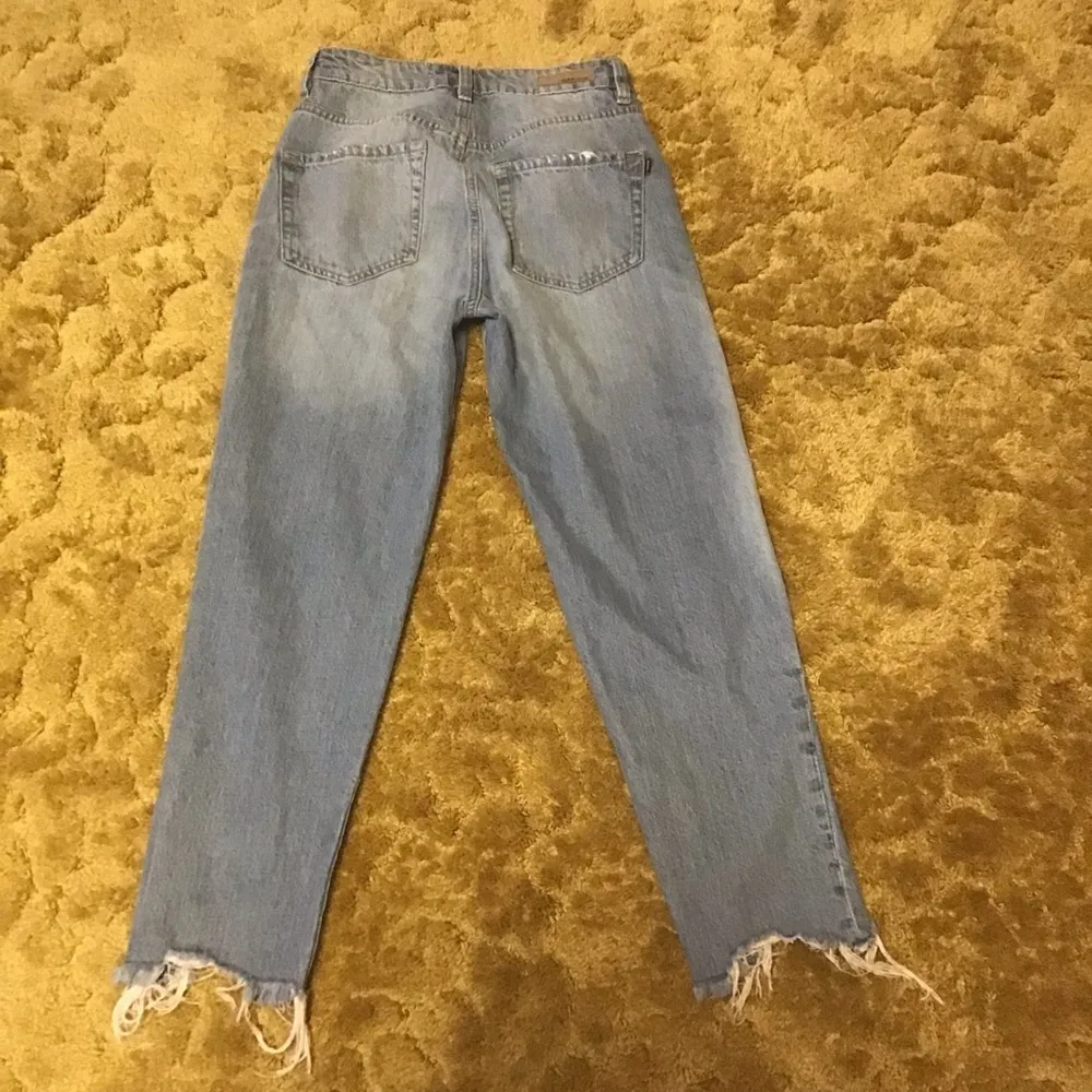 Garage mom distressed cropped jeans - Image 5