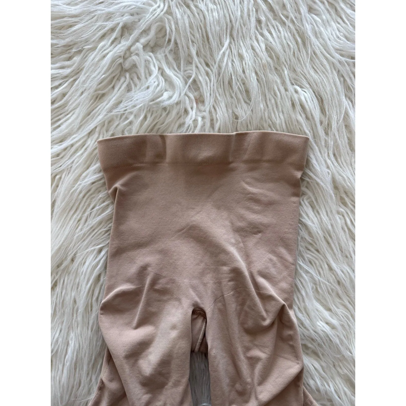 Skims Seamless Sculpt Mid Thigh Short Mica Size Small - Image 3