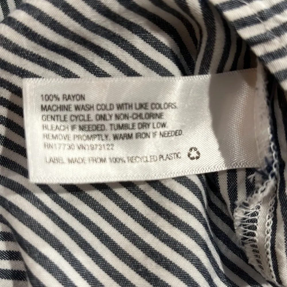 Universal Thread Striped Front Tie Shirt - Image 8