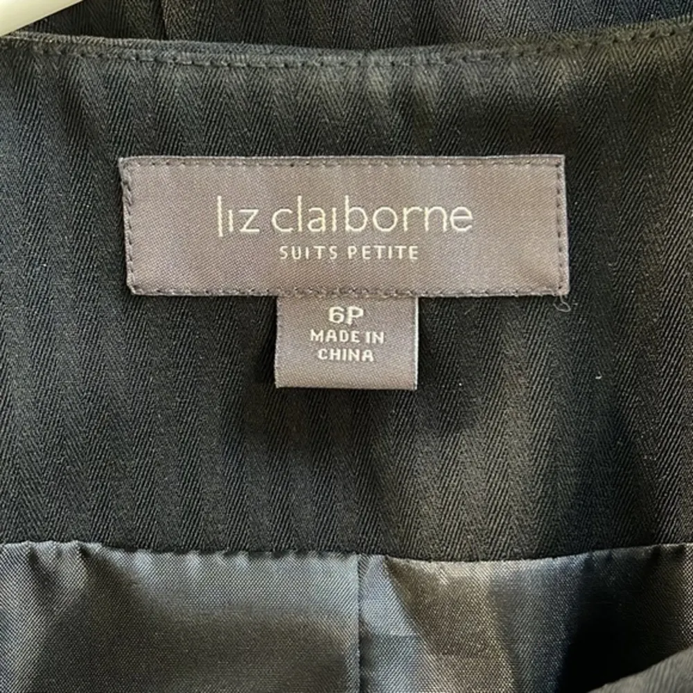 Liz Claiborne Regular Fit Black Striped Jacket Size 6P EUC #3323 - Image 4