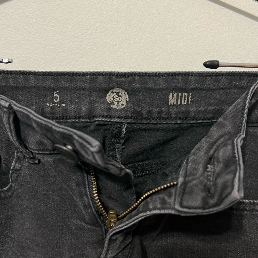 SO Kohl's Black Cuffed Leg Midi Shorts Size 5 Juniors - Image 8