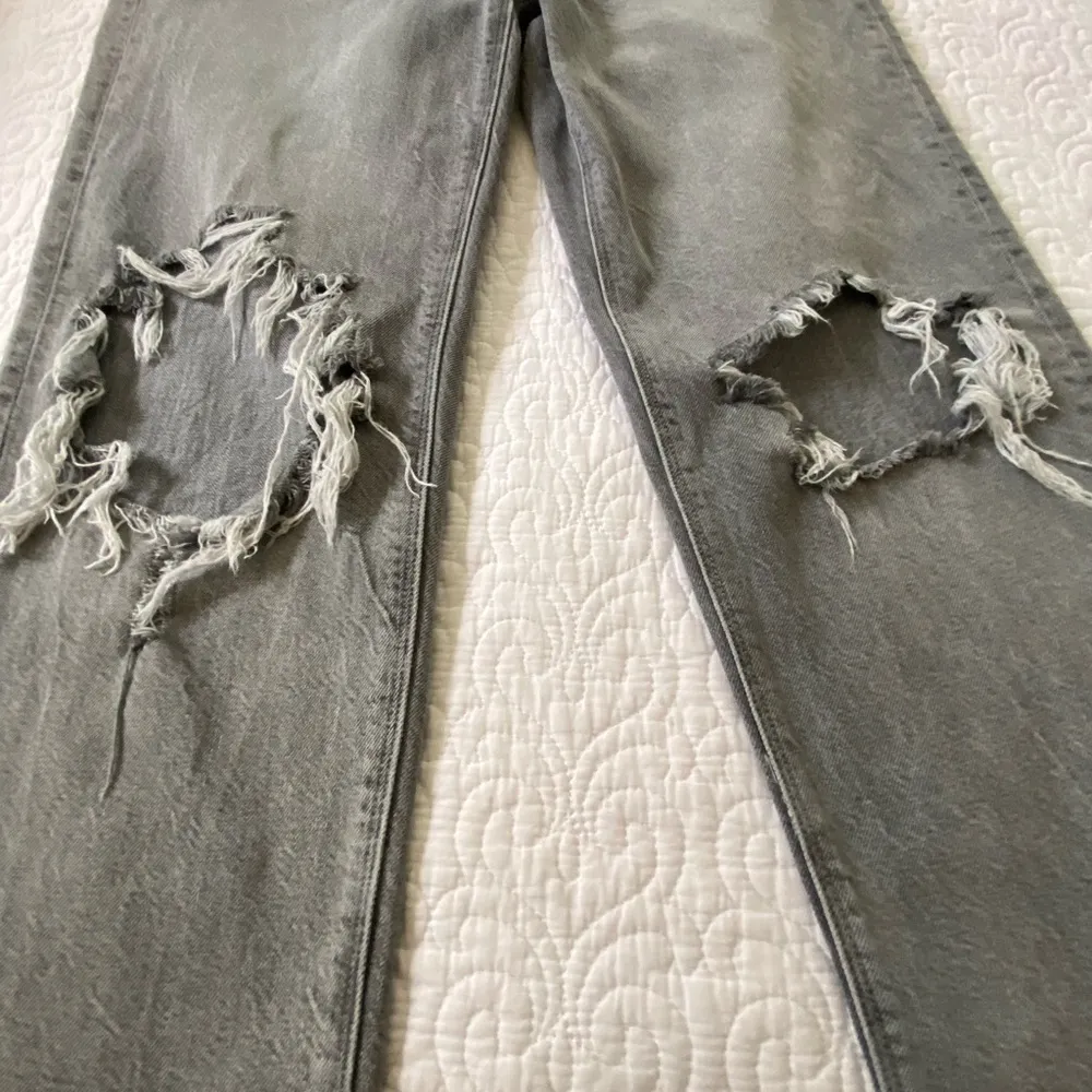 American Eagle Outfitters Gray Distressed Mom Jeans Grunge, Punk, Size 6 - Image 8