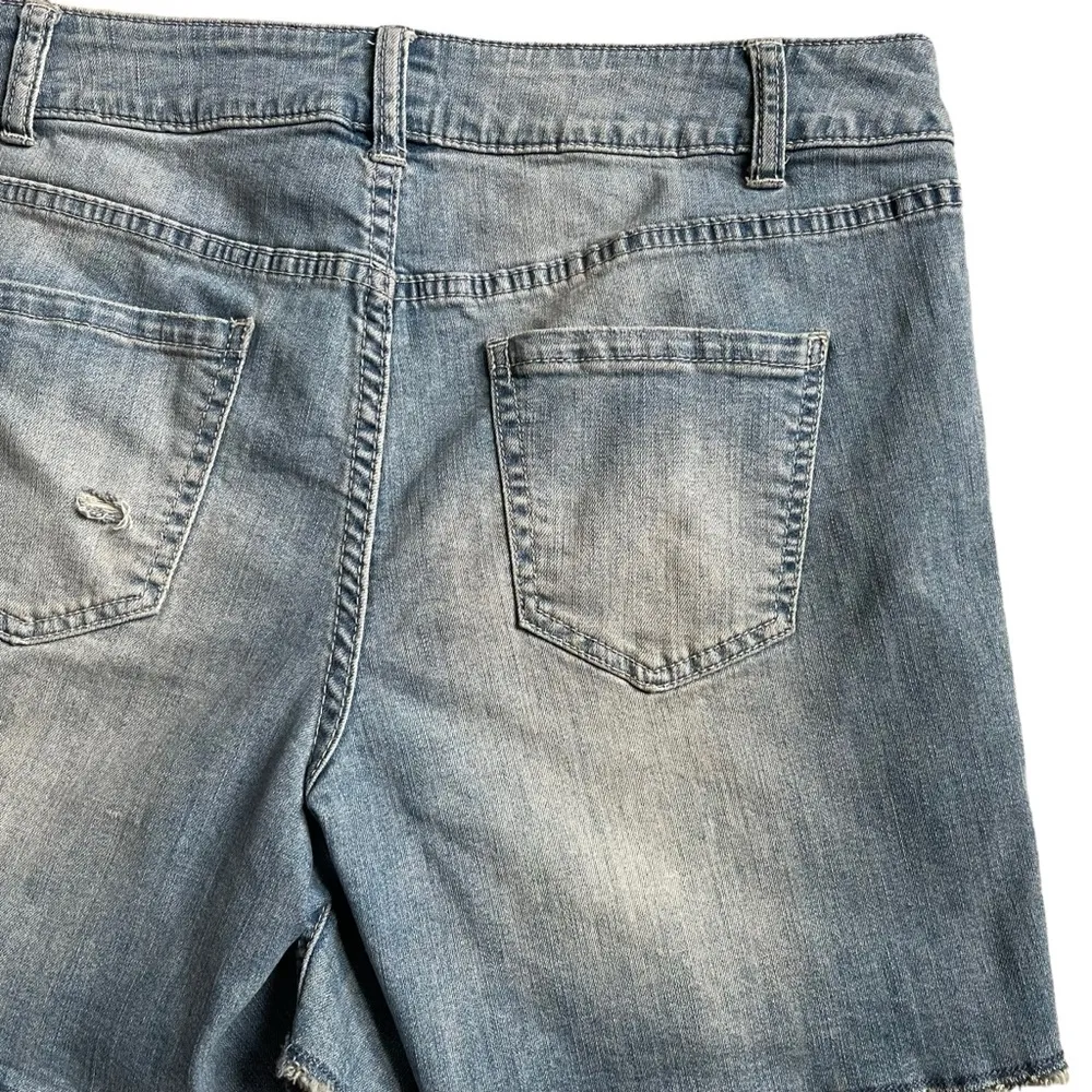 Lane Bryant Light Blue Denim Shorts Fray Raw Hem Women’s Plus Size 14 Distressed - Image 6