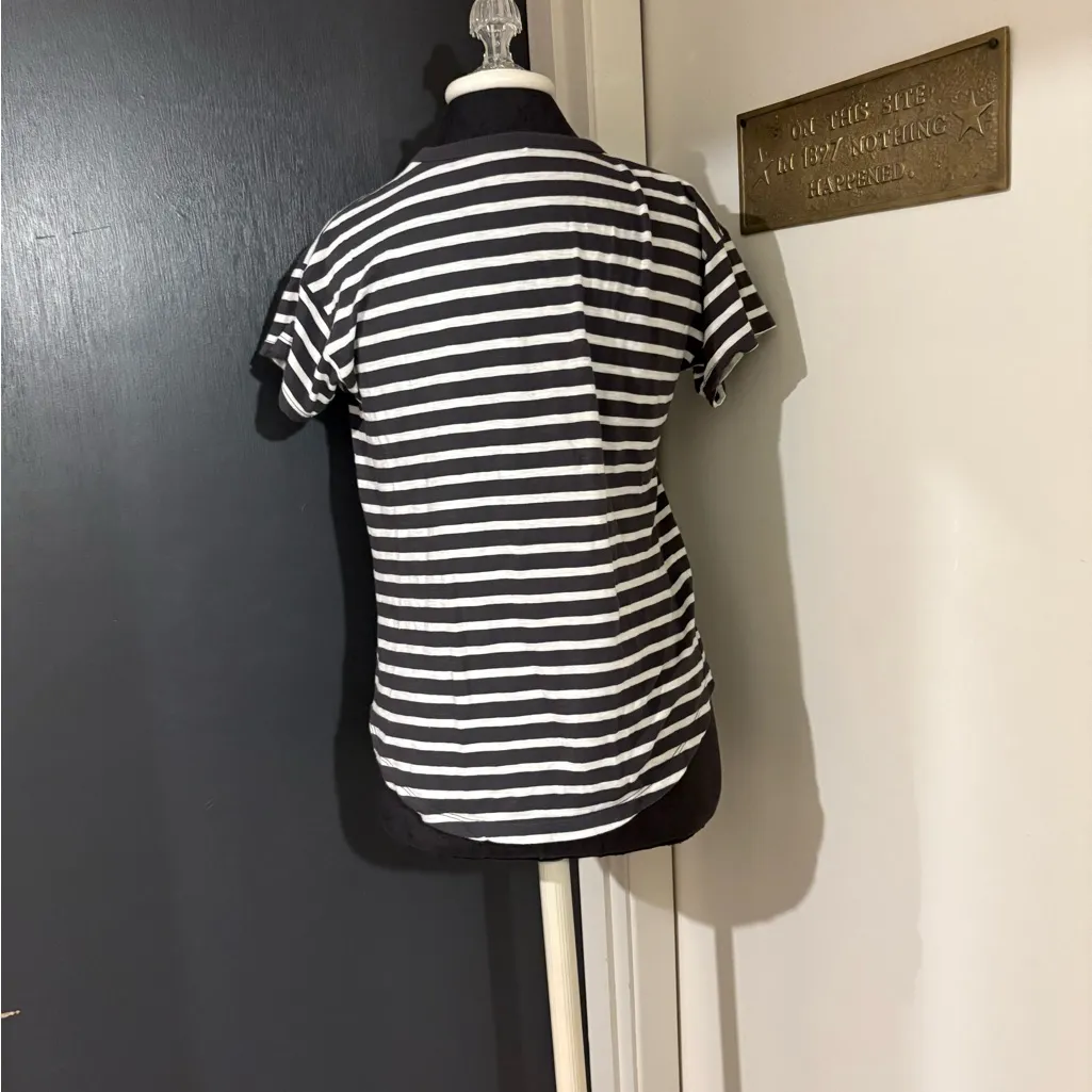 💜 Madewell 100 Percent Cotton Charcoal Gray and White Striped Short Sleeve Tee - Image 3