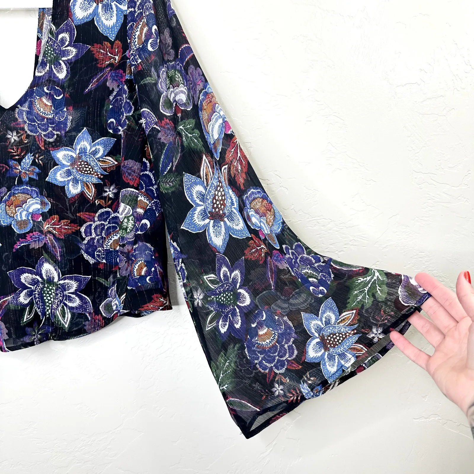Show Me Your Mumu NWT Olsen City Nights Glimmer Floral V-neck Bell Sleeve Blouse - Image 4