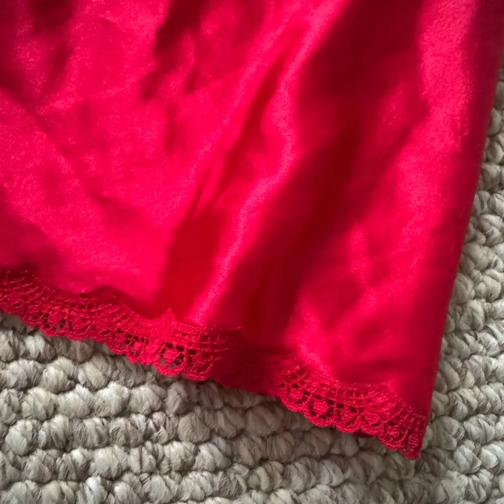 VINTAGE Victoria's Secret Gold Label Red Satin Lace Sexy Nightie Size S - Image 6