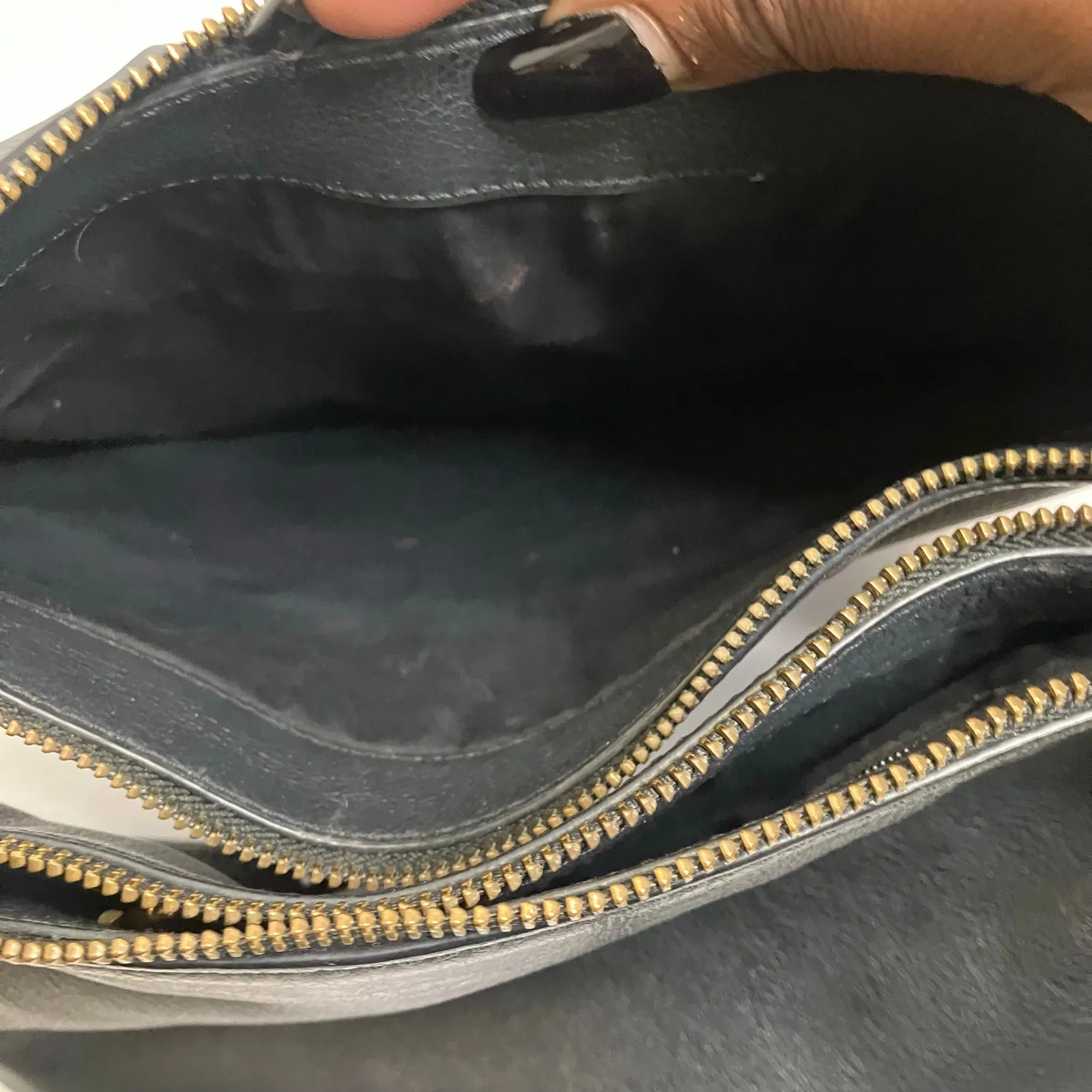 Marc Jacobs Tread Lightly Quilted Textured Leather Shoulder Bag - Image 8