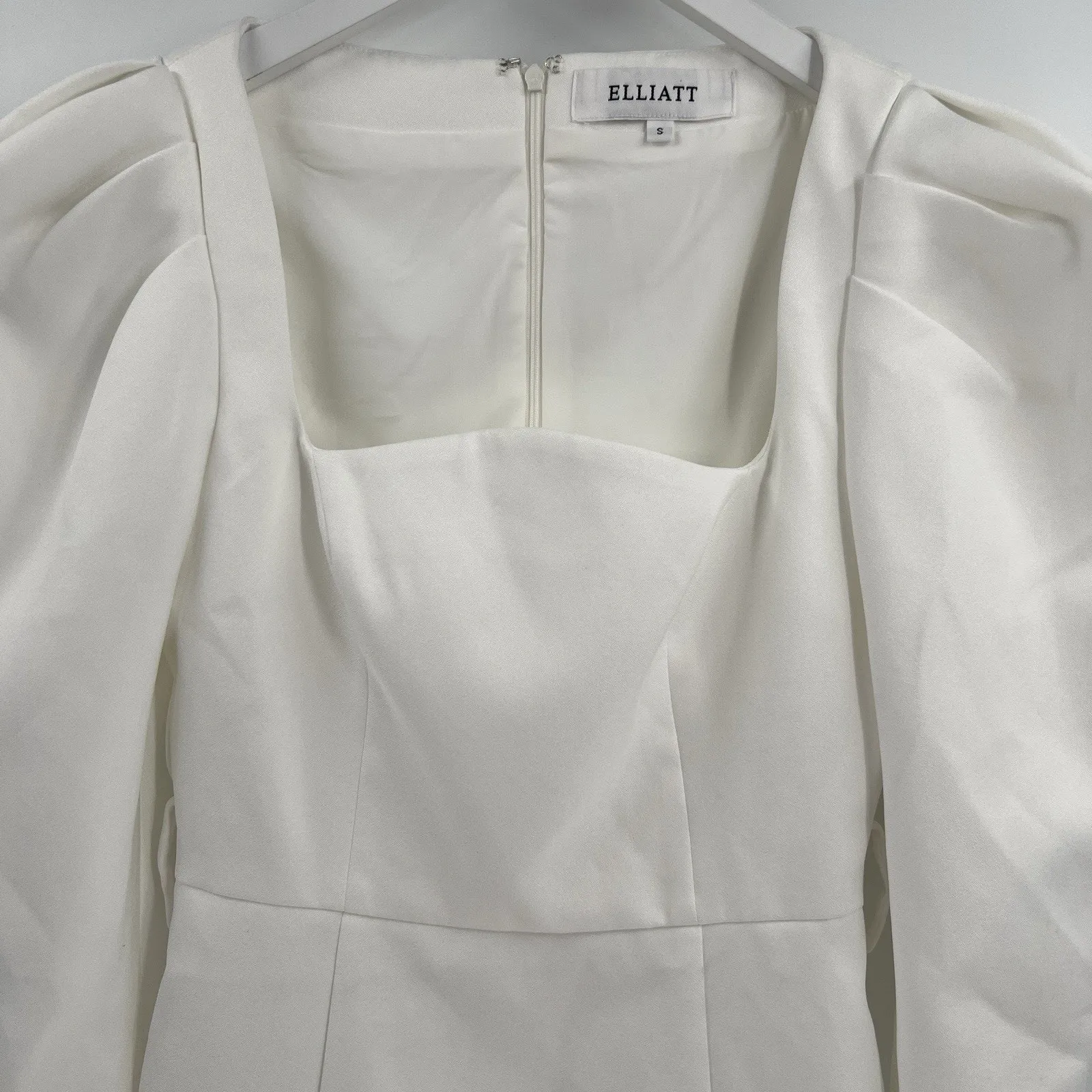 Elliatt Clarice Mini‎ Dress White Long Puff Sleeves Crepe Zip Up Size Small - Image 5