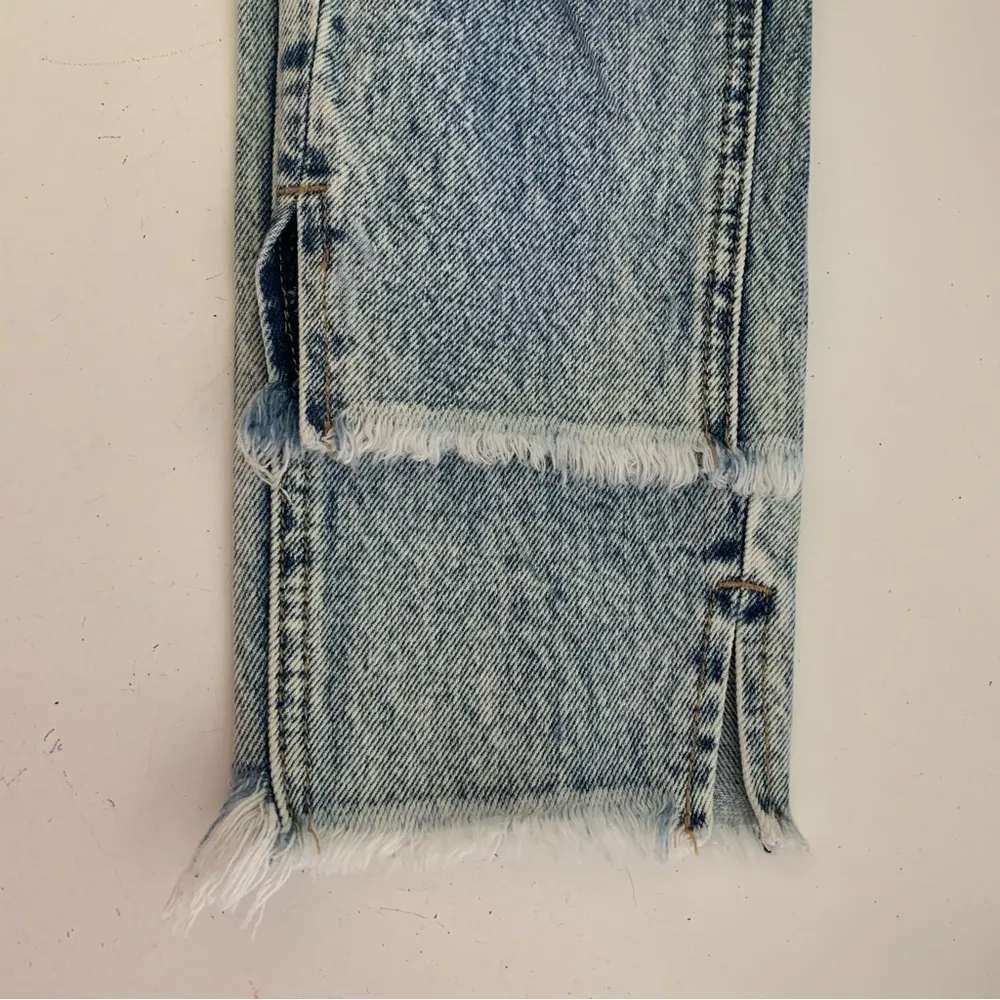 NWT KanCan High Waist Relaxed Thigh Raw Hem Acid Wash Mom Jeans Size 3/25 - Image 9