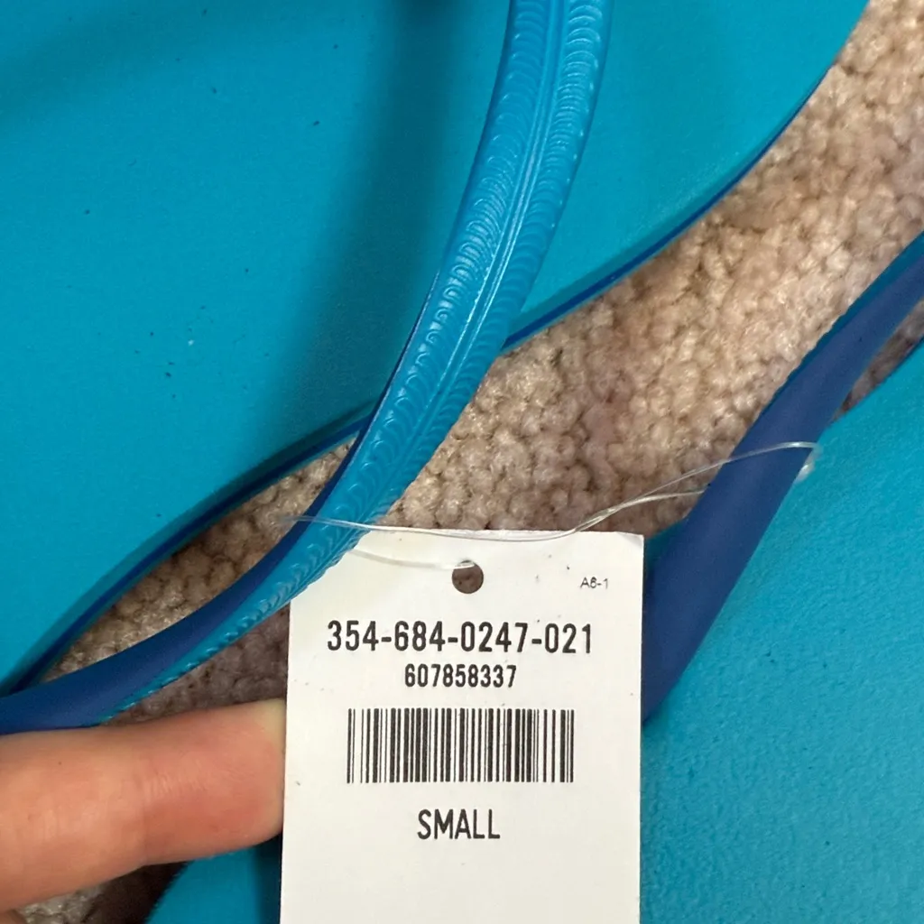Hollister Teal Flip Flops - Image 5