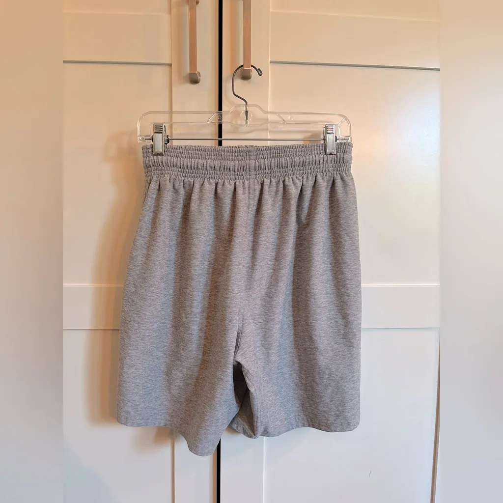 Beyond Yoga free fit easy shorts in gray size large Athleisure yoga Pilates - Image 2