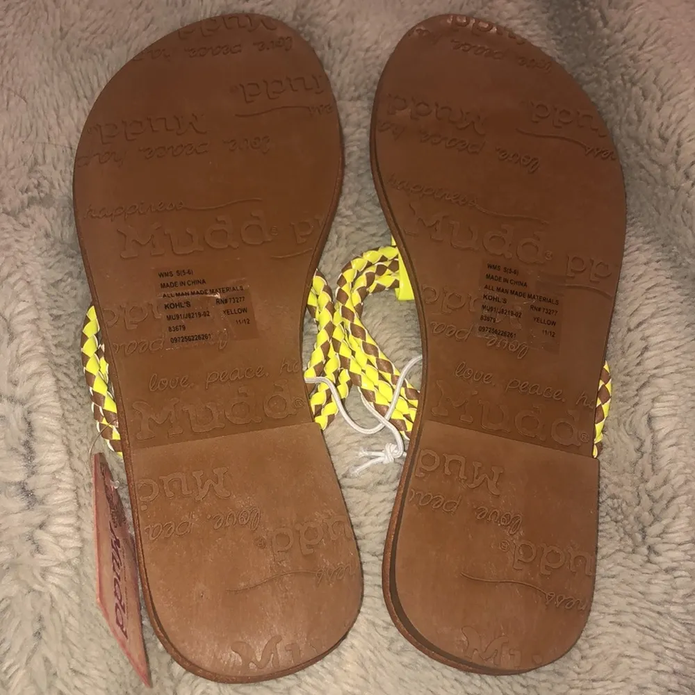 NWT Mudd Braided 3-Strap Flip-Flops, size small (5-6) - Image 4