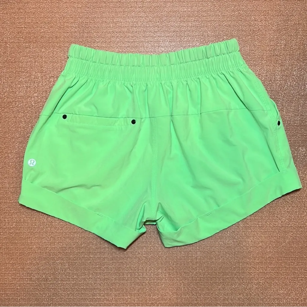 Lululemon Spring Break Shorts in Pistachio, Size 4 - Image 5