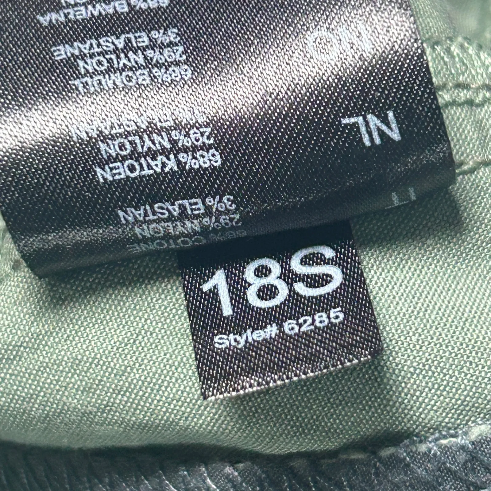 Kuhl Spire Women's Cargo Bermuda Hiking Shorts Size 12 Gorpcore 10" UPF‎ 50 - Image 6