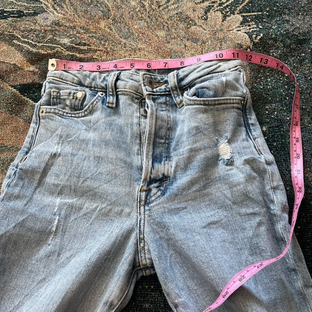 H&M Ultra High Waist Mom Jeans Light Wash Distressed Ripped Knees Women’s 0 Y2K - Image 13