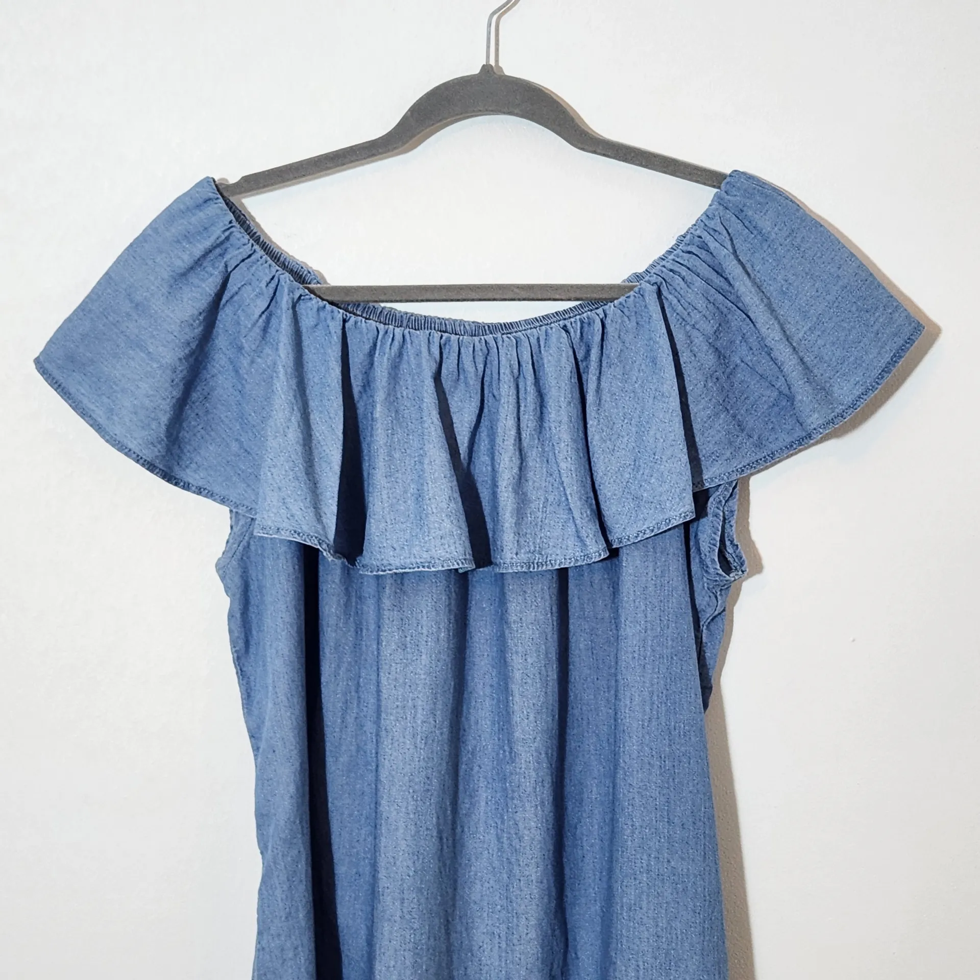Faded Glory Blue Chambray Blouse with Ruffle Neckline Size XL 16-18 - Image 3