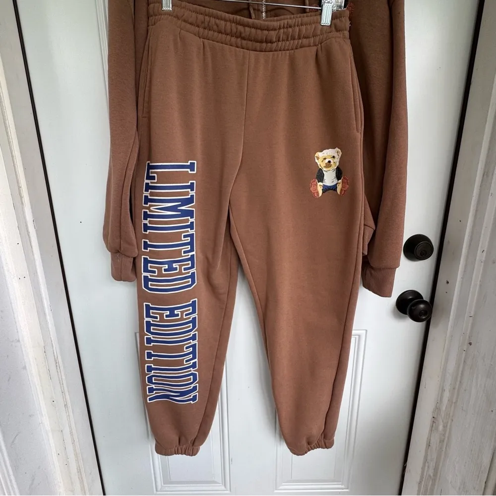 Love Streak Brown Bear Graphic Hoodie and Joggers Set Medium - Image 12