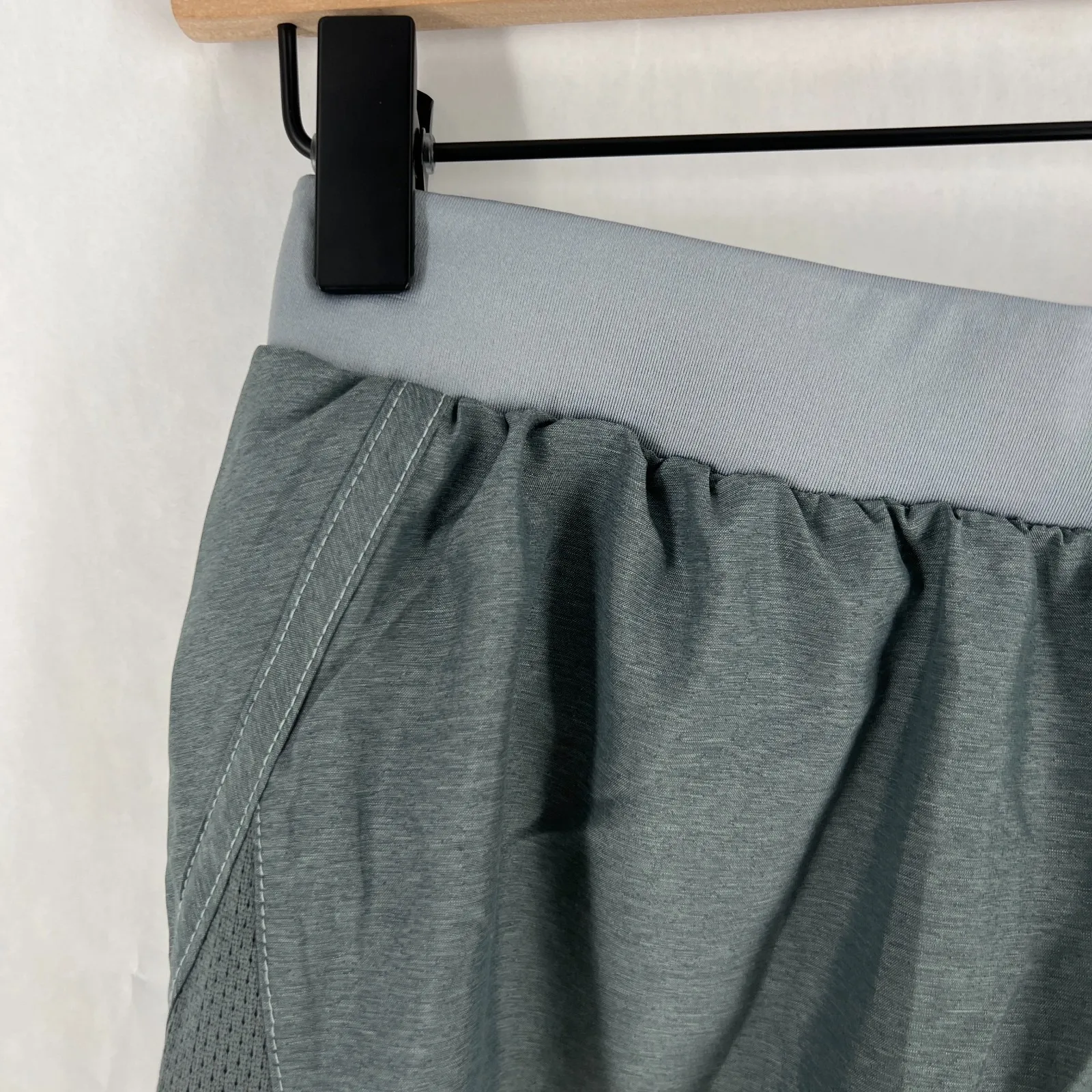 Under Armour Heatgear Fly By 2.0 Running Shorts Womens XS Gray Mesh Sweat Wicks - Image 2