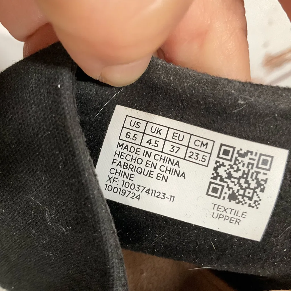 TWO PAIRS OF TOMS SANDALS - Image 7