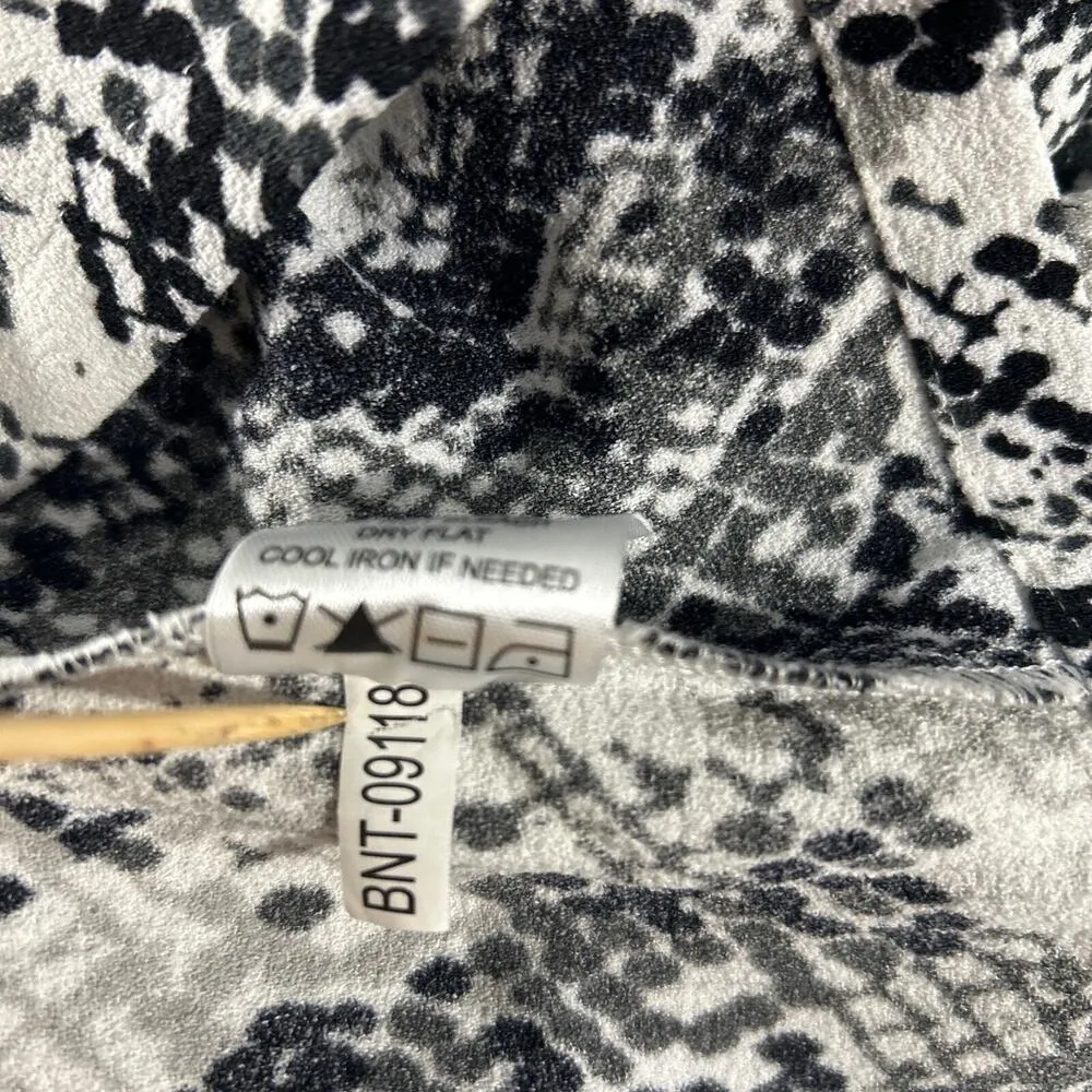 Mudpie Women's Romper Black white Snake Print Size S Bell Sleeves Elastic Waist - Image 15