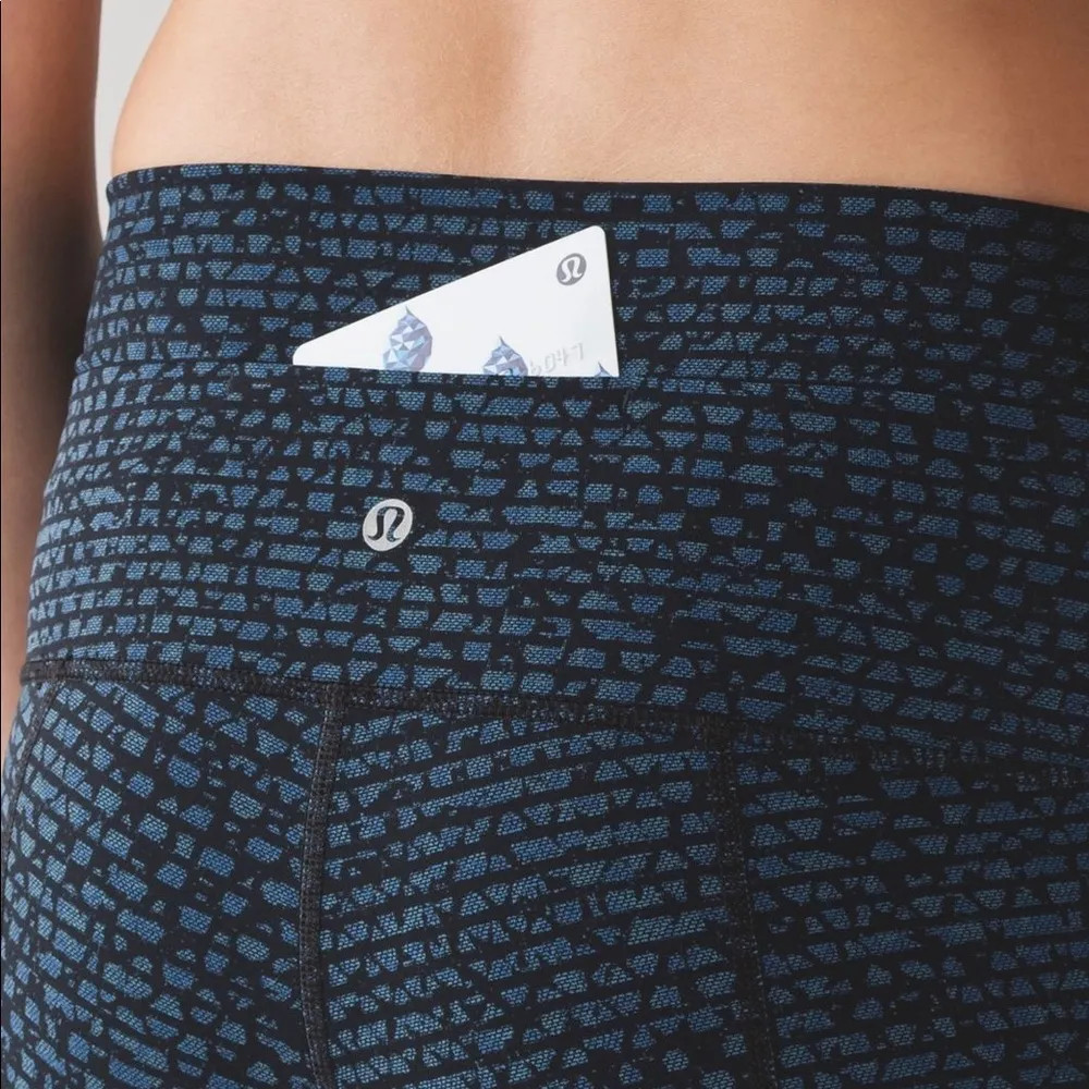 Lululemon  High Waisted Wunder Shorts - Image 2