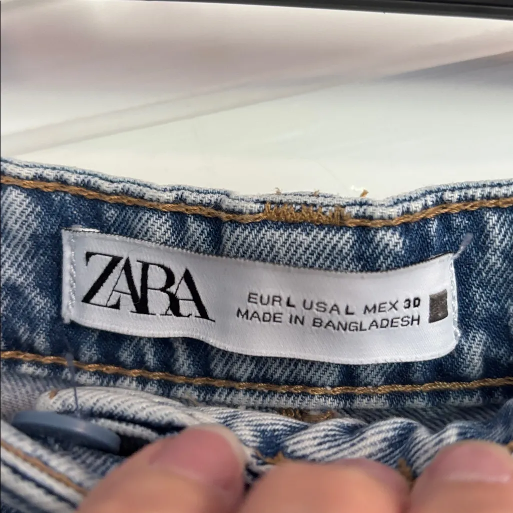 Zara Stylish Denim Frayed Hem Denim Skirt - Image 3