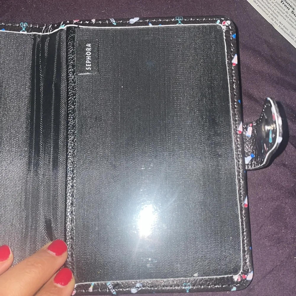 lipstick passport holder - Image 3