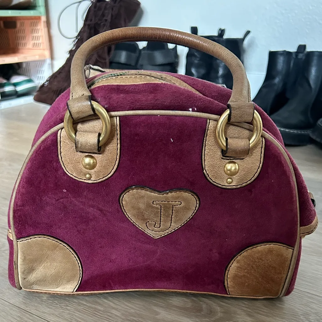 Vintage Juicy Couture Burgundy Velour Purse w/ Heart Mirror Charm Y2K - Image 2