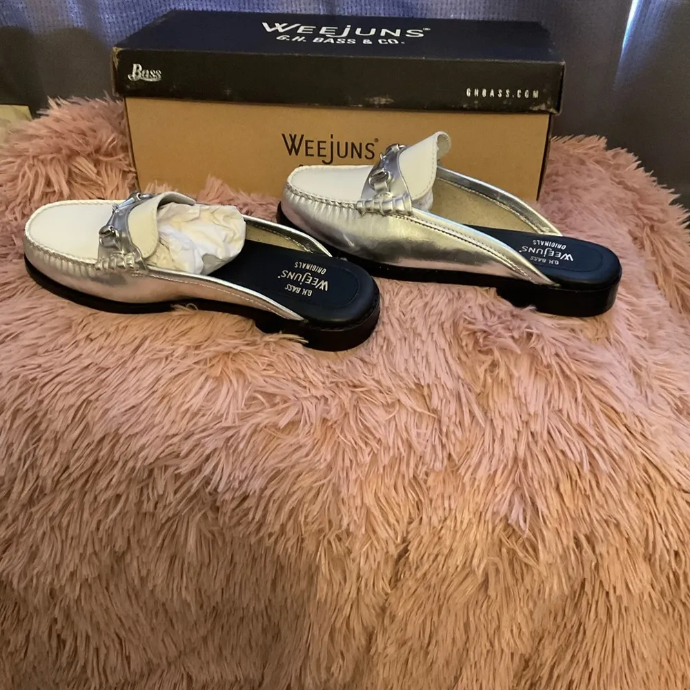 G.H. Bass & Co. Weejuns Silver woman’s Loafers Size 6.5 - Image 4