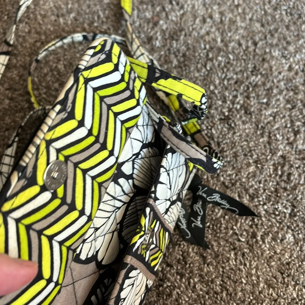 Vera Bradley Flower Shower All in One Carry‎ it All Wristlet Wallet - Image 4