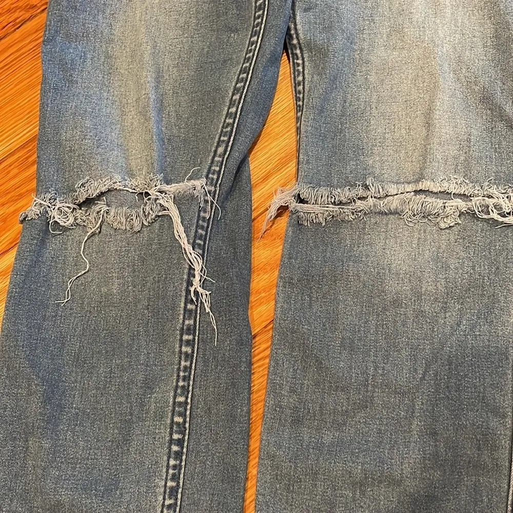 Hollister 5R w27 l29 skinny jeans and ripped knees - Image 3