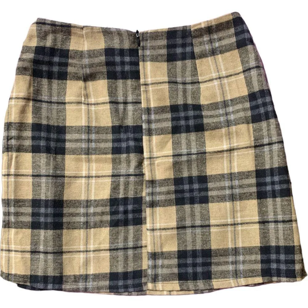 Plaid Mini Skirt in Beige and Black - Image 2