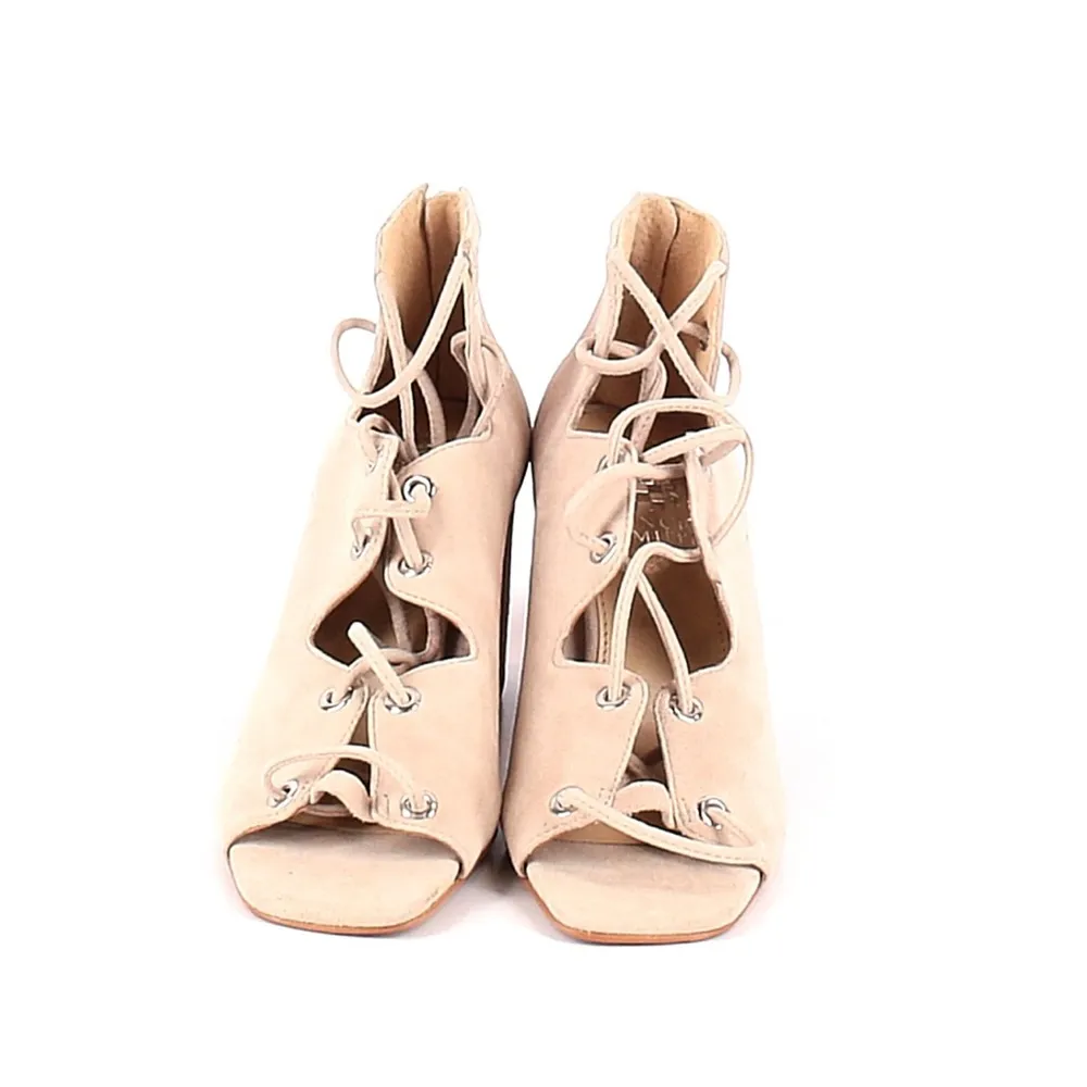 Vince Camuto Block Heels Lace Up Size 5.5 - Image 4