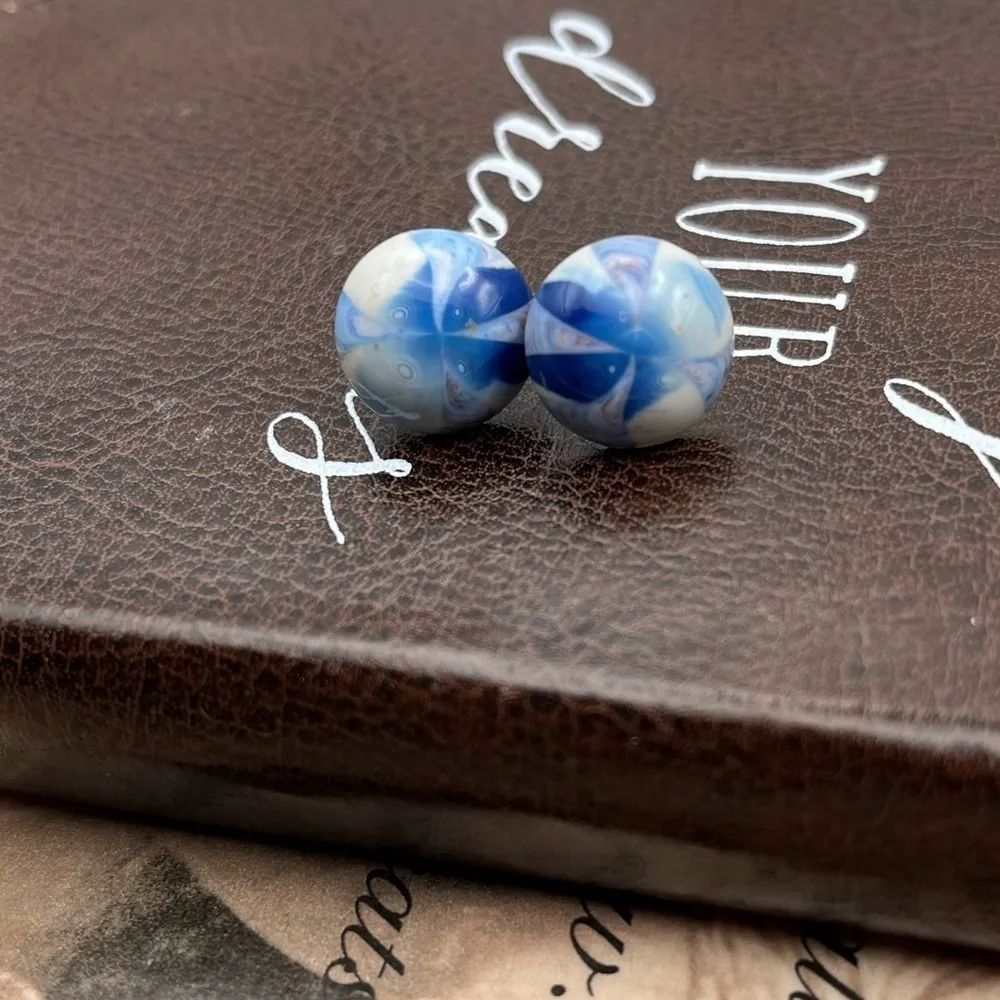 Vintage 70s Blue White Swirl Dome Cabochon Stud Earrings Stainless Steel - Image 7