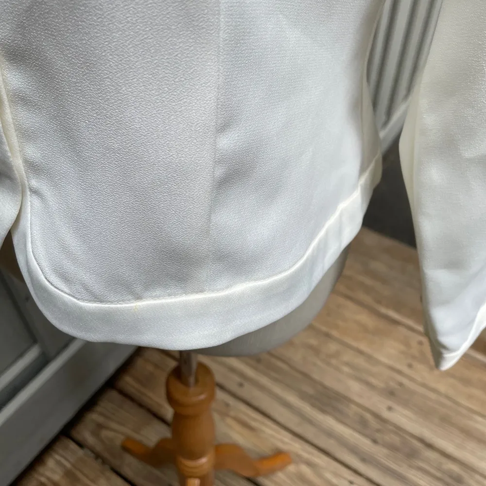 Vintage Pendleton Ivory Satin Strip V-Neck Button Up Blouse Top Polyester Sz 6P - Image 6