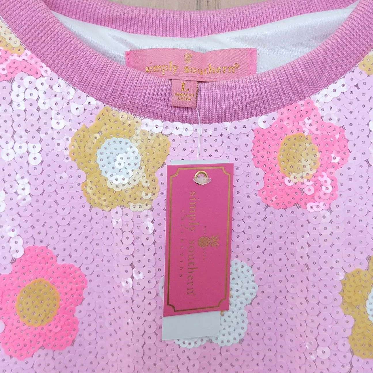 Simply Southern Womens Preppy Sequin Daisy Top Size L Pink Floral Short Sleeve - Image 5