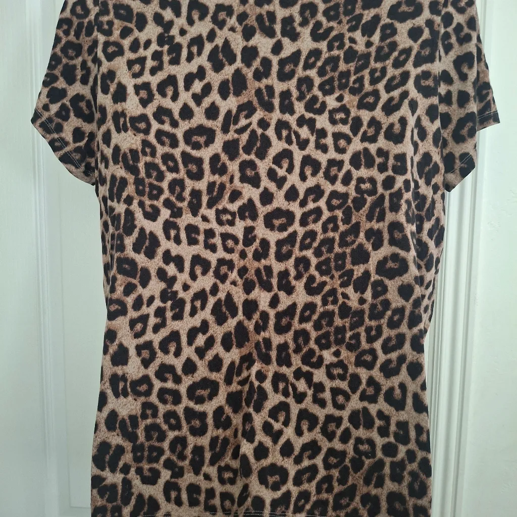 Torrid Sz 2 Leopard Print Women's Top - Image 9