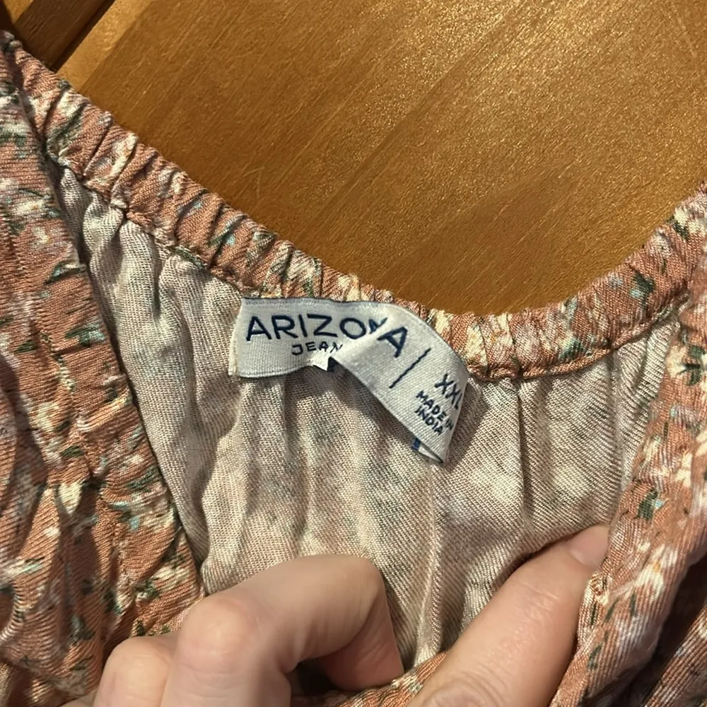 NWT Arizona pink dainty floral vneck flowy wide leg jumpsuit romper - Image 8