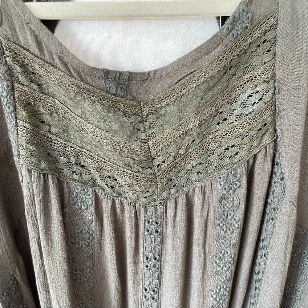 Blue B Collection new with tags size large top in olive Green - Image 10