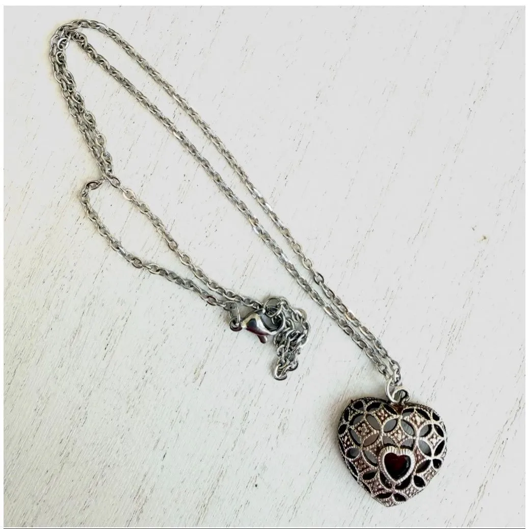 Avon Sterling Silver Openwork Heart Locket Pendant Necklace - Image 7