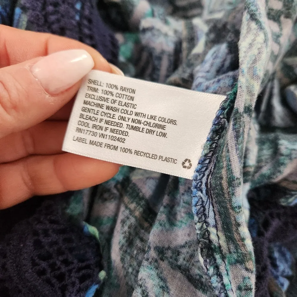 Mossimo Supply Co Geometric Spaghetti Strap Tank Top Crochet Trim Size Medium - Image 6