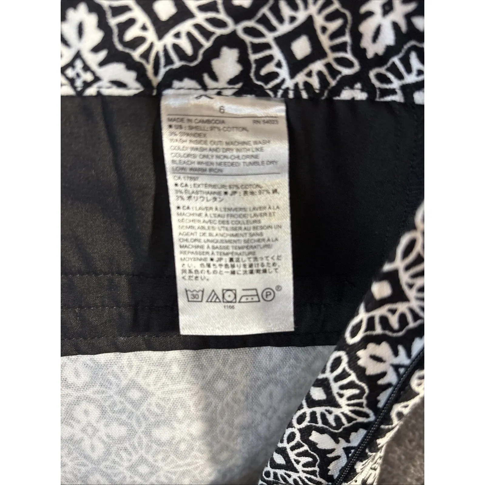 Banana Republic Shorts Women’s Size 6 Black and White Geometric Shape Size Zip - Image 6