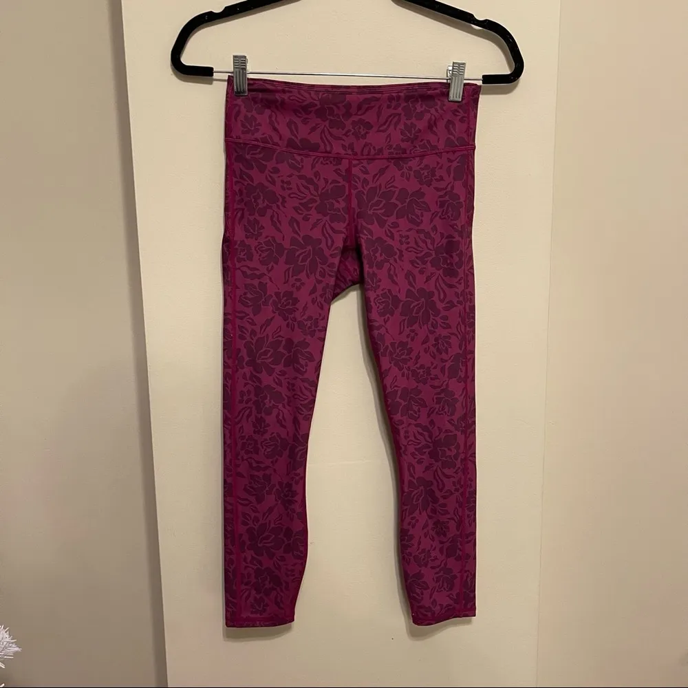Fabletics Mid-Rise Printed PureLuxe Capri in Primrose Raspberry Size Medium - Image 2
