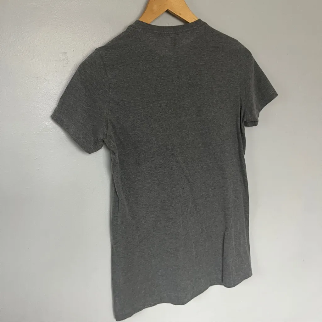 Your Vibe Attracts Your Tribe Inspiring Gray Graphic Tee for Women - Image 4