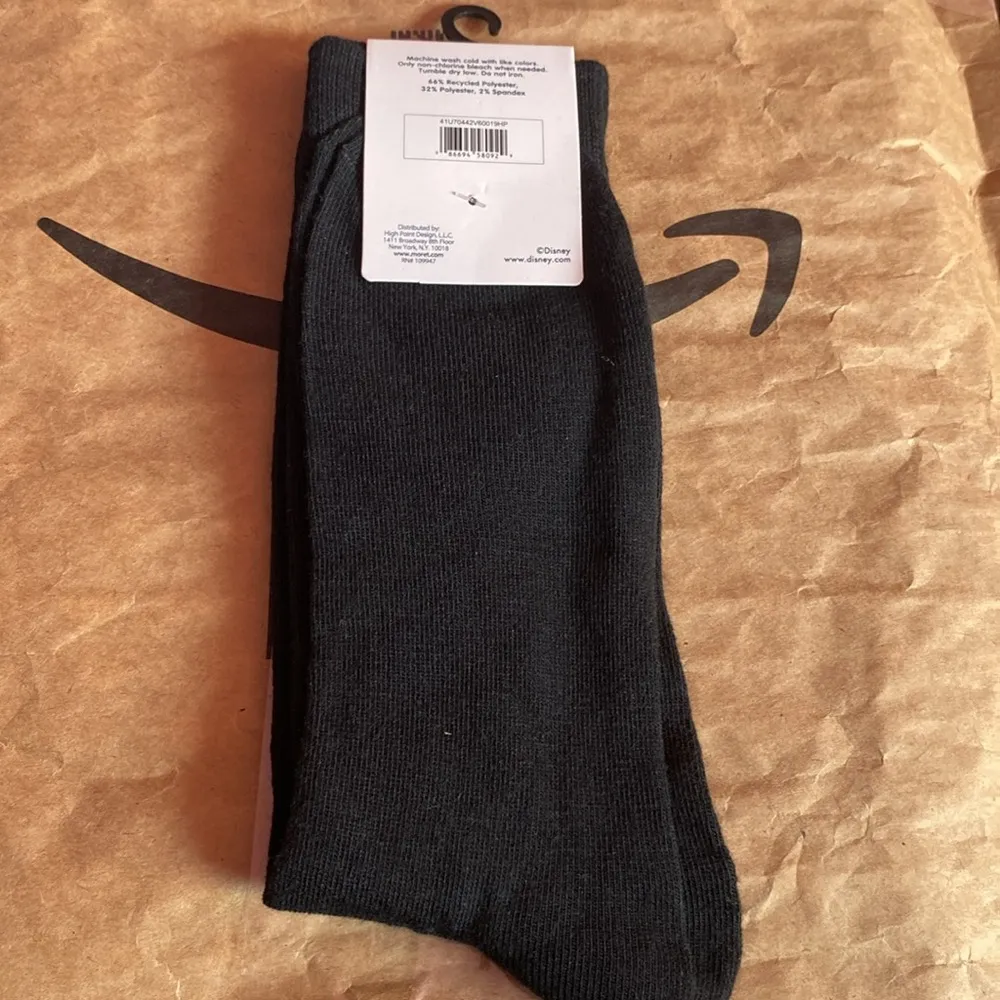 Disney "LADIES MAN", Lilo & Stitch Valentines Black Crew Socks NWT Size 6.5-12 - Image 4