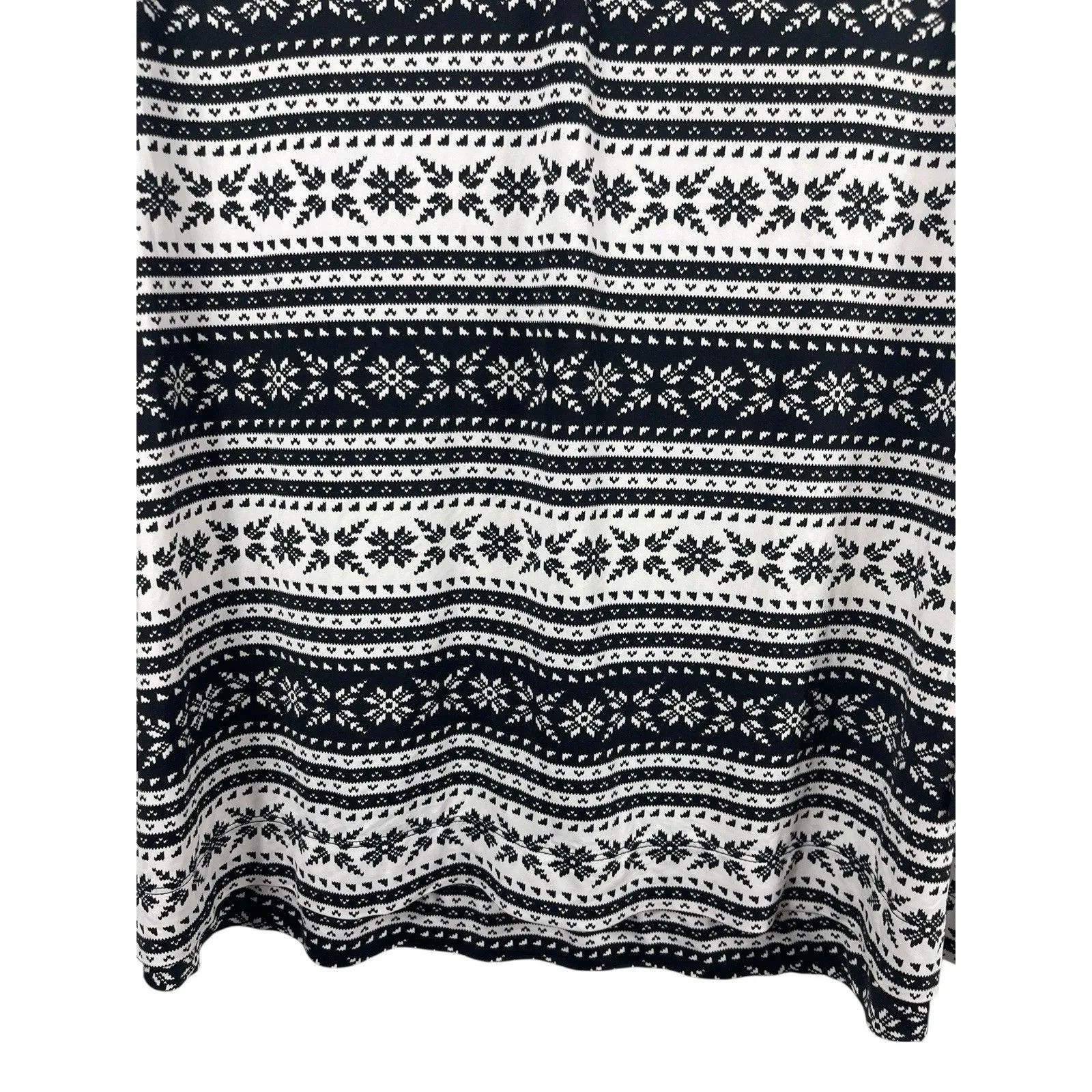 Lands’ End 3X 24W-26W Black White Fair Isle Print Long Sleeve Knit Top V-neck - Image 3