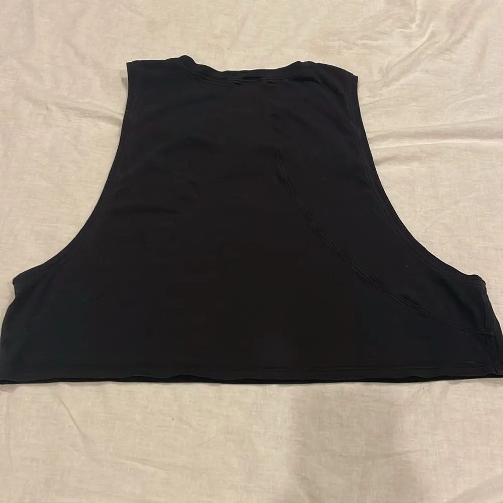 Lululemon muscle love crop tank Black Size 4 - Image 3