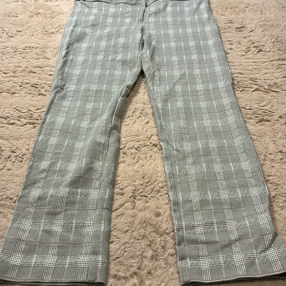 Amanda + Chelsea dress pants in size 5 - Image 2