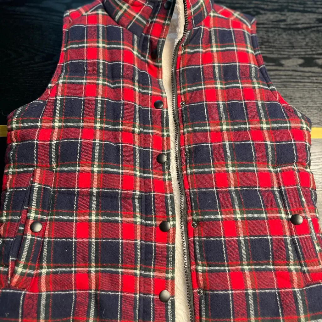 Skies Are Blue Plaid Fleece-Lined Puffer Vest Red Navy – Size Small – EUC - Image 4